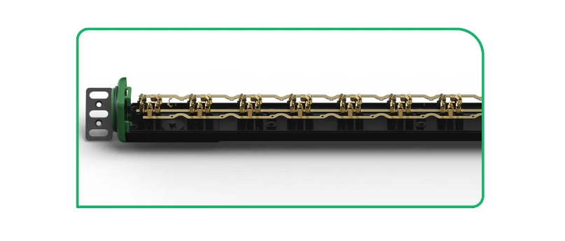 The entire internal wiring of the PDU is crafted from a single piece of copper, resulting in low resistance and minimal loss The entire internal wiring of the PDU is crafted from a single piece of copper, resulting in low resistance and minimal loss